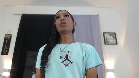 Mia Hiills online show from July 7, 12:42 pm