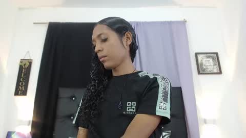 Mia Hiills online show from July 8, 12:20 pm