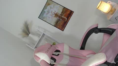 Your Pretty Petite Mia  online show from February 25, 2:27 pm