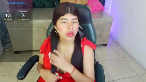Snapshot of mia_kittie_m chatting on May 6, 12:10 pm mia_kittie_m online show from May 6, 12:10 pm