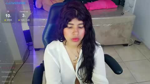 Snapshot of mia_kittie_m chatting on May 16, 8:00 am mia_kittie_m online show from May 16, 8:00 am