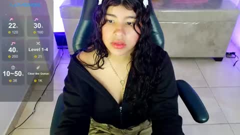 Snapshot of mia_kittie_m chatting on May 25, 7:31 pm mia_kittie_m online show from May 25, 7:31 pm