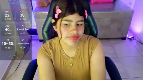 Snapshot of mia_kittie_m chatting on May 27, 7:33 pm mia_kittie_m online show from May 27, 7:33 pm
