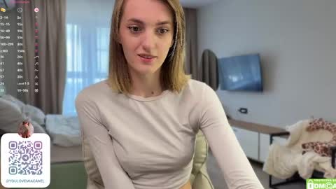 Mia online show from May 17, 9:06 am
