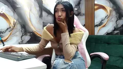 Snapshot of mia_konor06 chatting on May 2, 10:53 am Mia. online show from May 2, 10:53 am