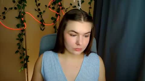 mia_lemm online show from April 2, 6:44 am