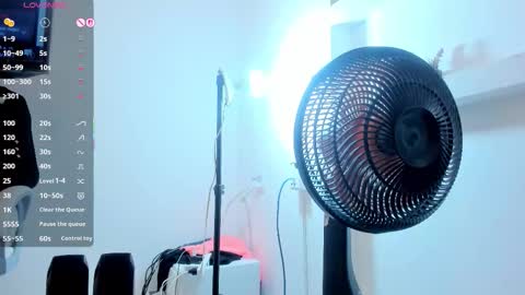 Mia online show from October 2, 2:24 pm