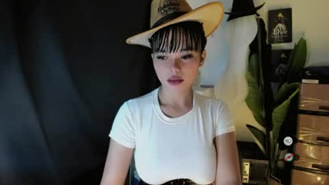 Snapshot of mia_lover9 chatting on June 17, 3:42 am M I A online show from June 17, 3:42 am