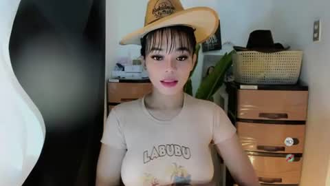 Snapshot of mia_lover9 chatting on July 18, 9:02 am M I A online show from July 18, 9:02 am