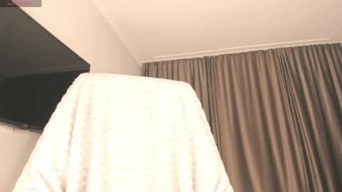 Snapshot of mia_lui chatting on April 30, 10:21 am Mia 3 online show from April 30, 10:21 am