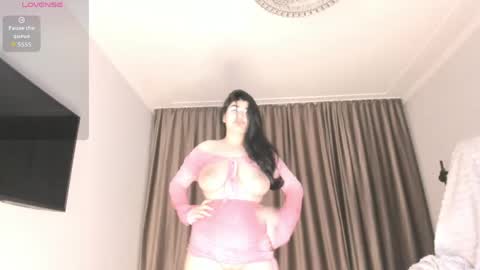 Snapshot of mia_lui chatting on May 28, 1:19 pm Mia 3 online show from May 28, 1:19 pm