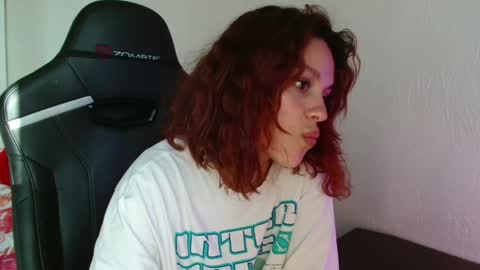 Snapshot of mia_luiza chatting on June 8, 3:12 pm mia_luiza online show from June 8, 3:12 pm
