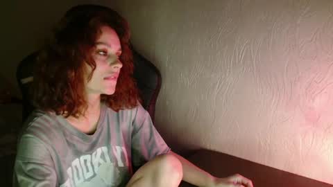 Snapshot of mia_luiza chatting on June 9, 9:37 pm mia_luiza online show from June 9, 9:37 pm