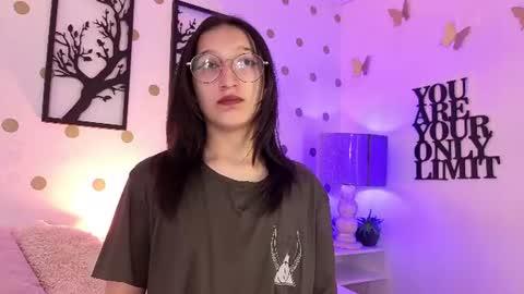 Snapshot of mia_luna0 chatting on June 18, 11:31 pm Mia online show from June 18, 11:31 pm