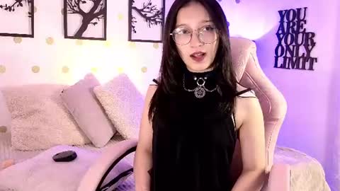 Snapshot of mia_luna0 chatting on July 6, 11:07 pm Mia online show from July 6, 11:07 pm
