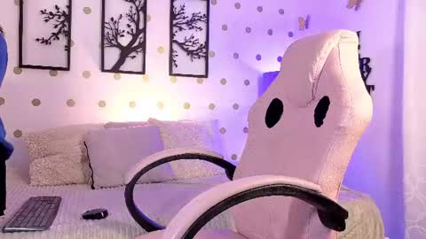 Snapshot of mia_luna0 chatting on July 10, 11:07 pm Mia online show from July 10, 11:07 pm