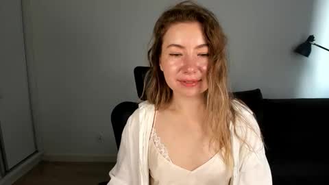 Mia online show from February 27, 8:03 am