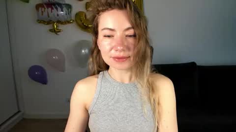 Mia online show from April 2, 6:33 am