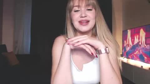 Snapshot of mia_meww chatting on June 19, 1:59 pm Mia online show from June 19, 1:59 pm