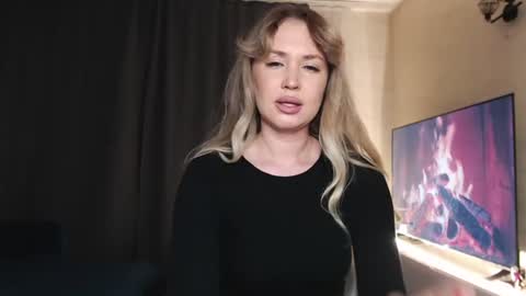Snapshot of mia_meww chatting on July 7, 4:11 pm Mia online show from July 7, 4:11 pm
