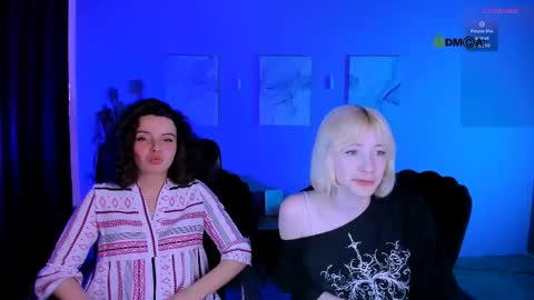 mia_mooon_ online show from May 8, 8:41 am