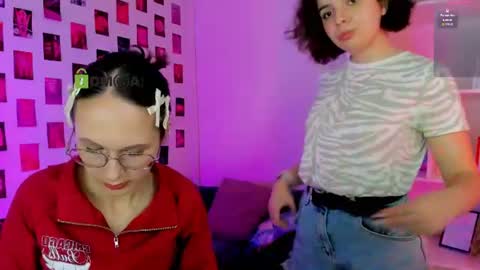 Snapshot of mia_mooon_ chatting on June 23, 8:45 am mia_mooon_ online show from June 23, 8:45 am