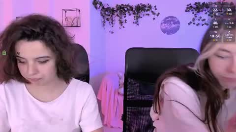 Snapshot of mia_mooon_ chatting on July 11, 8:39 am mia_mooon_ online show from July 11, 8:39 am