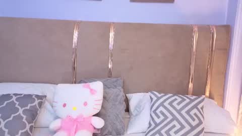 Mia online show from June 25, 12:53 pm