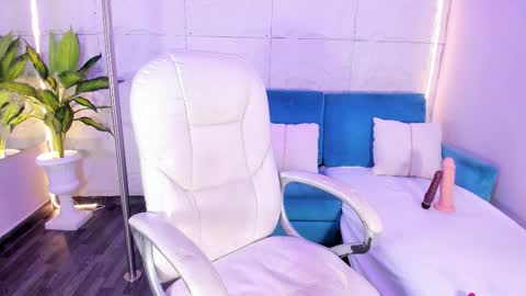 Mia online show from January 10, 12:29 pm