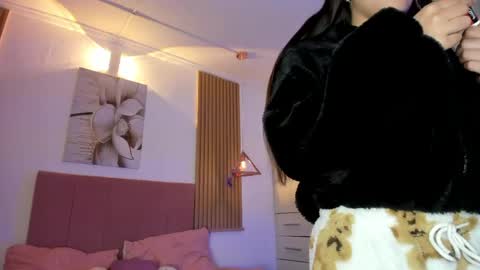 Snapshot of mia_nevaeh chatting on April 18, 7:51 pm Mia Nevaeh - follow me online show from April 18, 7:51 pm