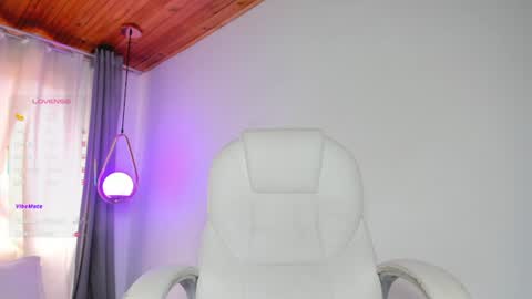 Snapshot of mia_nevaeh chatting on August 8, 9:39 pm Mia Nevaeh - follow me online show from August 8, 9:39 pm