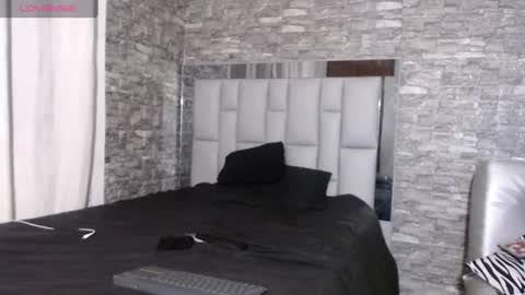 mia_nova00 online show from June 19, 11:41 pm