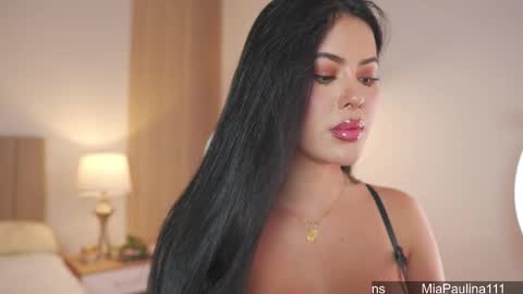Snapshot of mia_paulina chatting on March 3, 4:07 am Instagram Nelyiramirez online show from March 3, 4:07 am