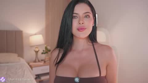 Snapshot of mia_paulina chatting on March 25, 4:07 am Instagram Nelyiramirez online show from March 25, 4:07 am