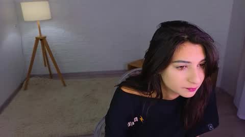 Mia online show from December 17, 2:56 pm