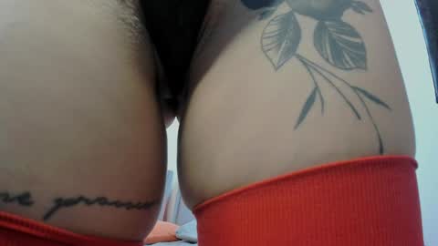 mia_reyesjs online show from April 14, 12:05 am