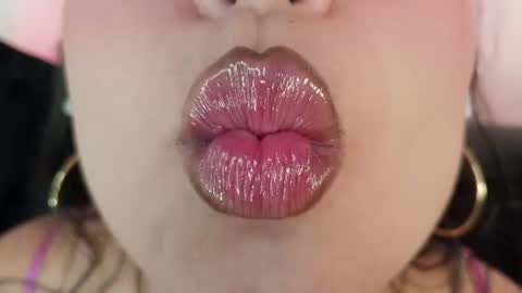 Snapshot of mia_roux1 chatting on July 1, 11:04 pm Mia online show from July 1, 11:04 pm
