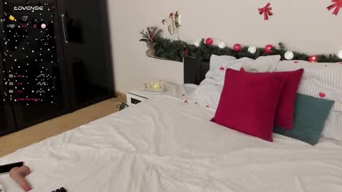 Snapshot of mia_sleem chatting on December 21, 8:21 am Mia online show from December 21, 8:21 am