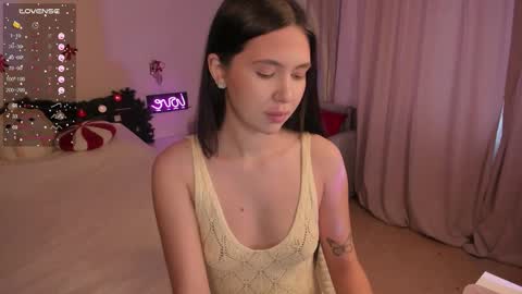 Snapshot of mia_sleem chatting on January 10, 8:16 am Mia online show from January 10, 8:16 am