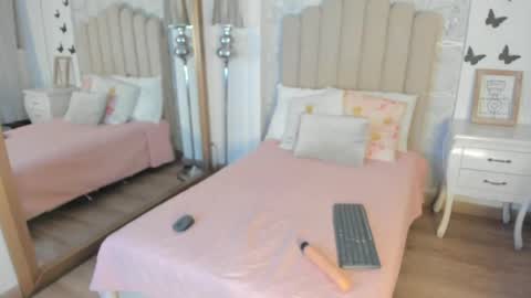 Snapshot of mia_tentacion__ chatting on May 3, 5:24 am mia_tentacion__ online show from May 3, 5:24 am