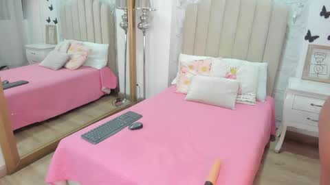Snapshot of mia_tentacion__ chatting on May 4, 3:46 am mia_tentacion__ online show from May 4, 3:46 am