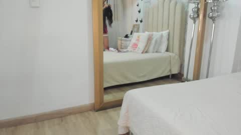 Snapshot of mia_tentacion__ chatting on May 10, 3:33 am mia_tentacion__ online show from May 10, 3:33 am