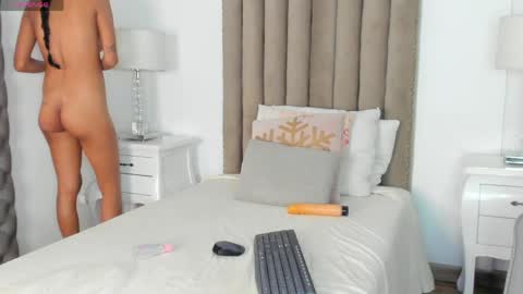 Snapshot of mia_tentacion__ chatting on May 27, 12:07 am mia_tentacion__ online show from May 27, 12:07 am