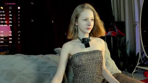 Mia online show from January 13, 9:09 pm