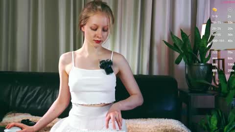 Mia online show from September 19, 2:51 pm