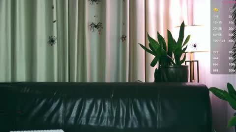 Mia online show from October 24, 1:40 pm