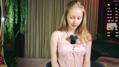 Mia online show from November 19, 2:50 pm