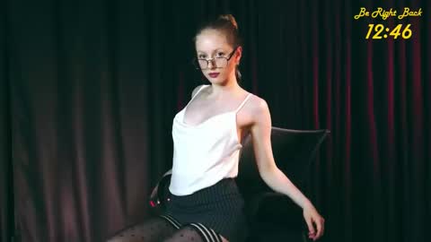 Mia online show from November 30, 11:47 am