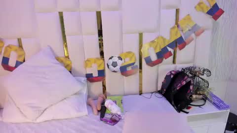mia_vy online show from July 13, 3:09 am