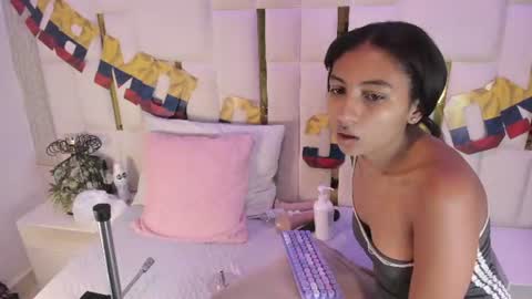 mia_vy online show from July 14, 4:06 am